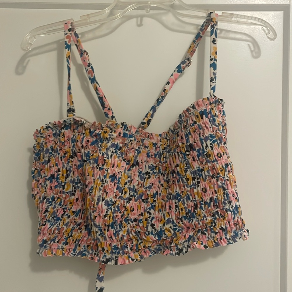 Xhiliration, floral print, bandeau top. Adjustable tie back. 24W.